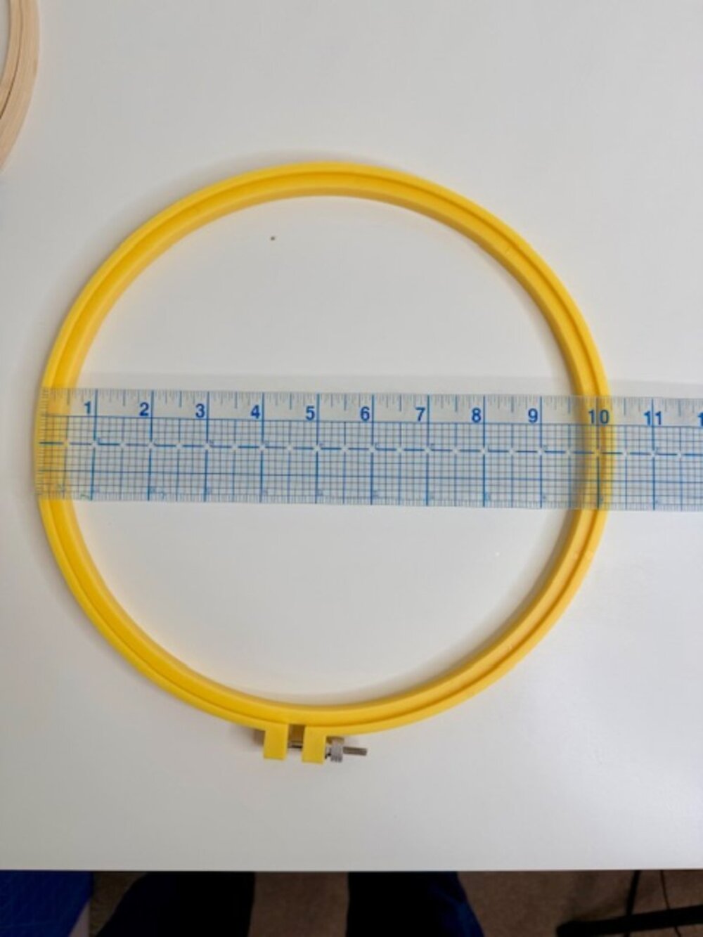Lot of 4 Round Hoops for Cross Stitch and Embroidery - Picture 8 of 8